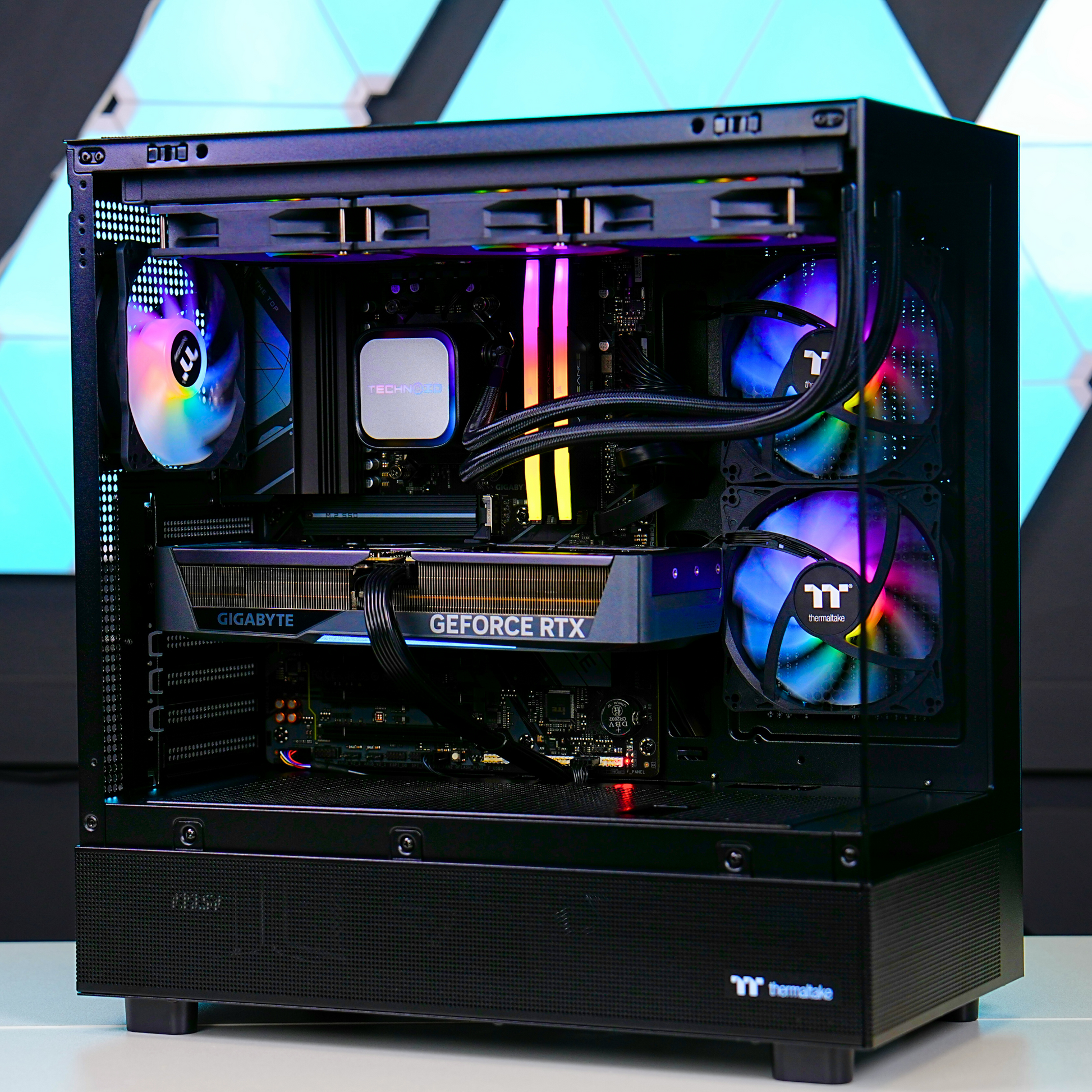 TECHNOID Glass Gaming PC - GeForce RTX 5070 Ti - AMD Ryzen 7 7800X3D - 32GB DDR5 - 2TB SSD - Win 11 PRO - AI Ready - VR Compatible - Wifi Bluetooth - Black