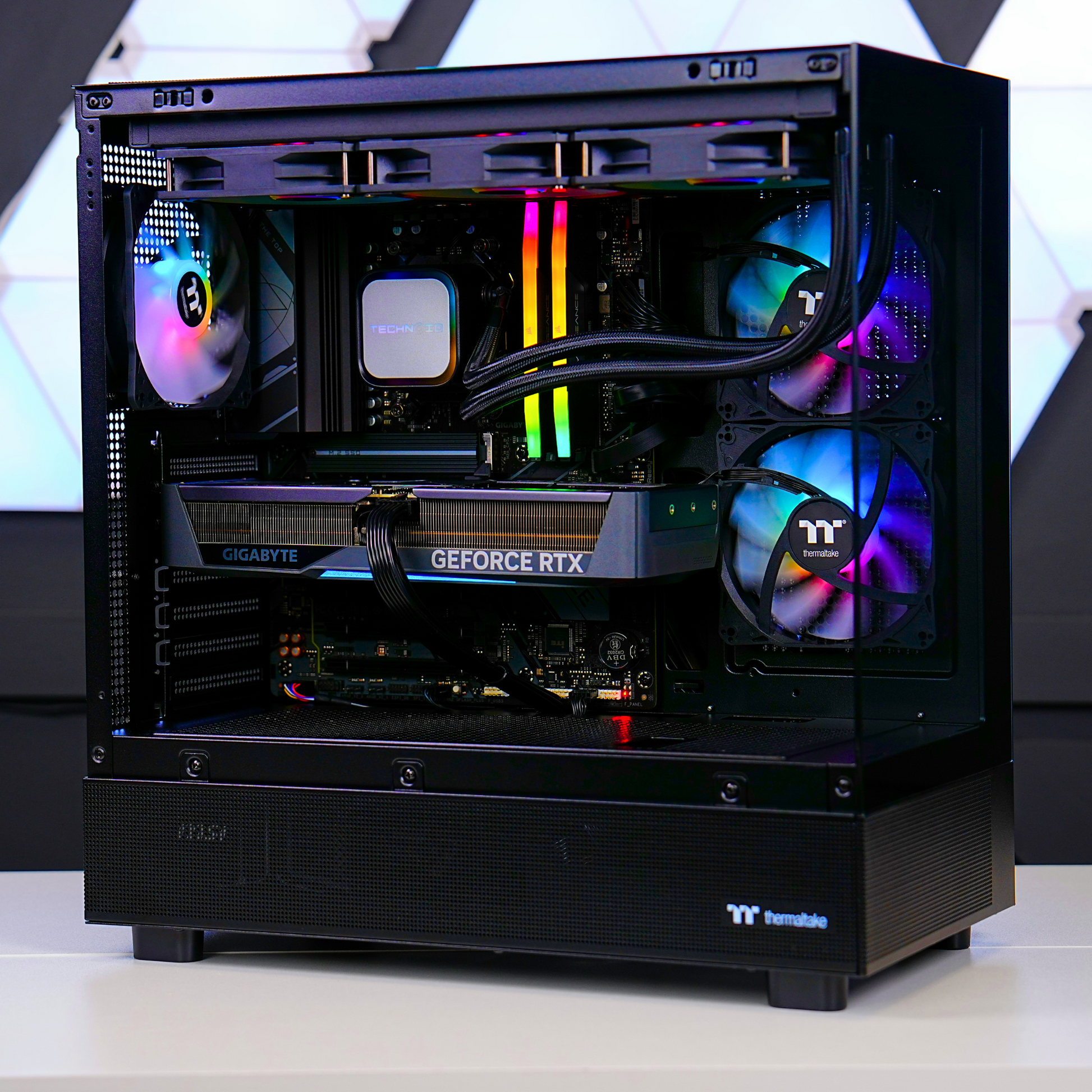 TECHNOID Glass Gaming PC - GeForce RTX 5070 Ti - AMD Ryzen 7 7800X3D - 32GB DDR5 - 2TB SSD - Win 11 PRO - AI Ready - VR Compatible - Wifi Bluetooth - Black