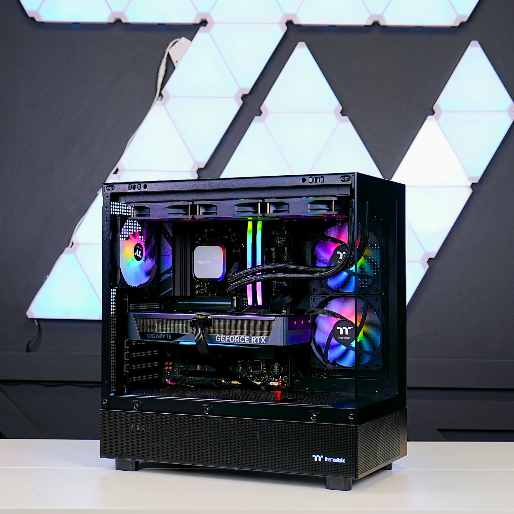 TECHNOID Glass Gaming PC - GeForce RTX 5070 Ti - AMD Ryzen 7 7800X3D - 32GB DDR5 - 2TB SSD - Win 11 PRO - AI Ready - VR Compatible - Wifi Bluetooth - Black