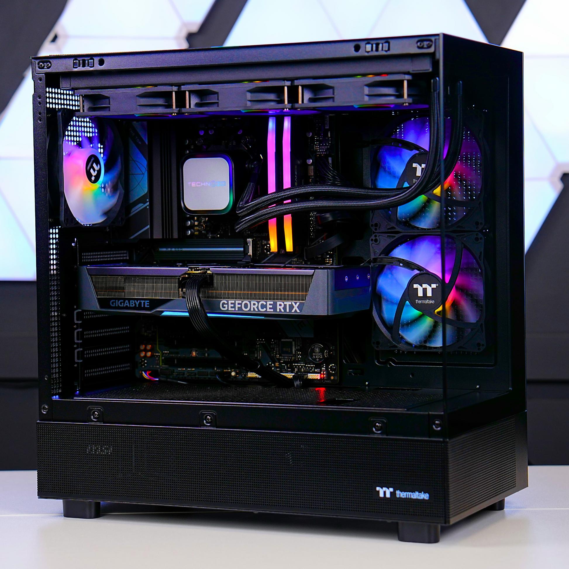 TECHNOID Glass Gaming PC - GeForce RTX 5070 Ti - AMD Ryzen 7 7800X3D - 32GB DDR5 - 2TB SSD - Win 11 PRO - AI Ready - VR Compatible - Wifi Bluetooth - Black